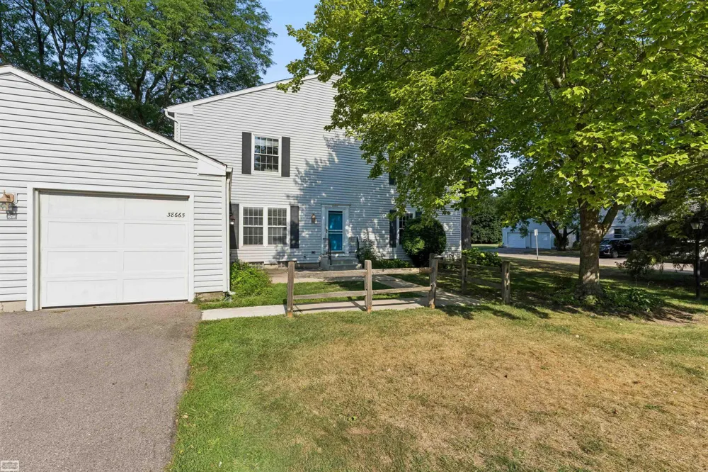 38665 Bayside Ct Court Clinton Charter Township, MI 48038