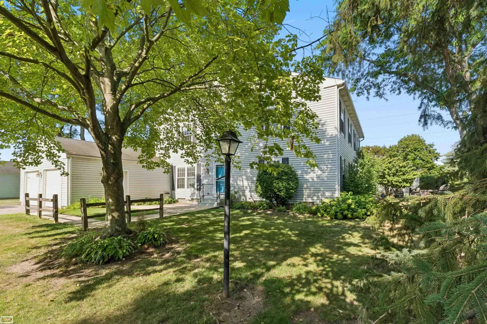 38665 Bayside Ct Court Clinton Charter Township, MI 48038