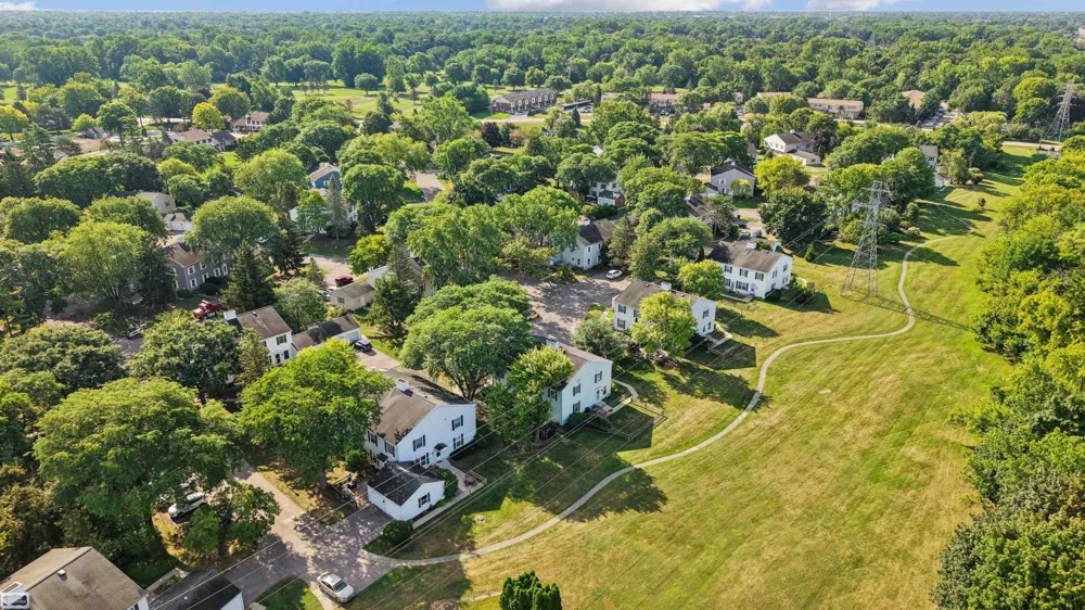 38665 Bayside Ct Court Clinton Charter Township, MI 48038
