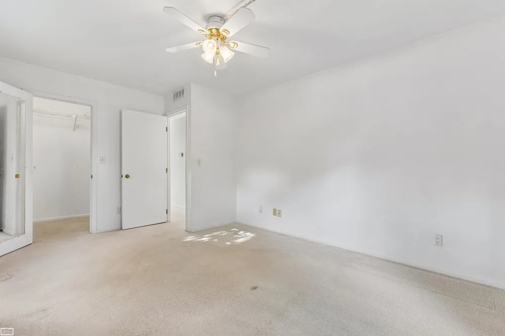 38665 Bayside Ct Court Clinton Charter Township, MI 48038
