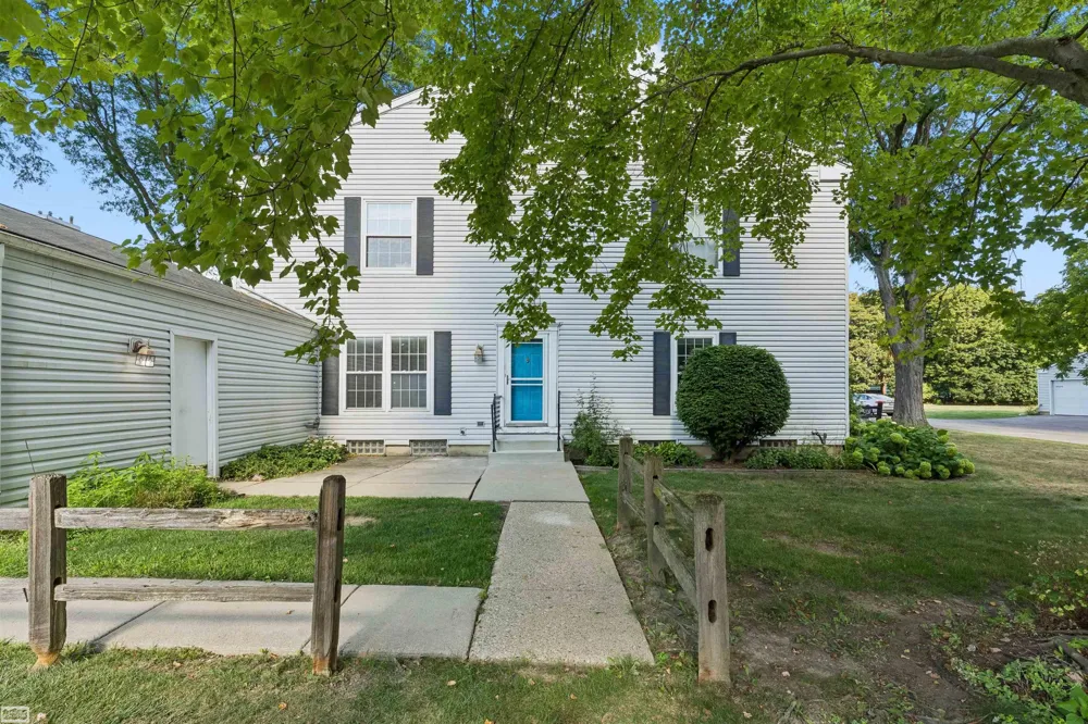38665 Bayside Ct Court Clinton Charter Township, MI 48038
