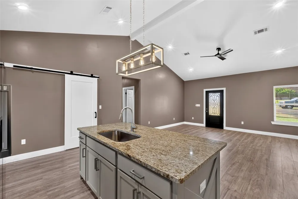 1439 CR 4209 Jacksonville, TX 75766