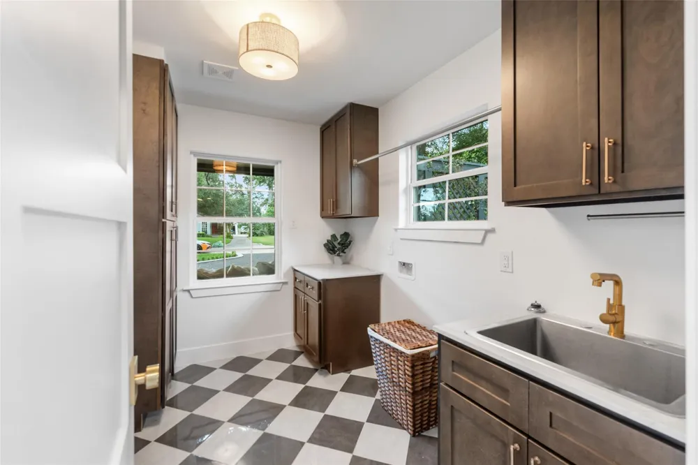 802 W 41st Street Houston, TX 77018