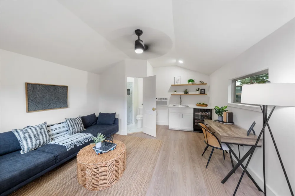 802 W 41st Street Houston, TX 77018
