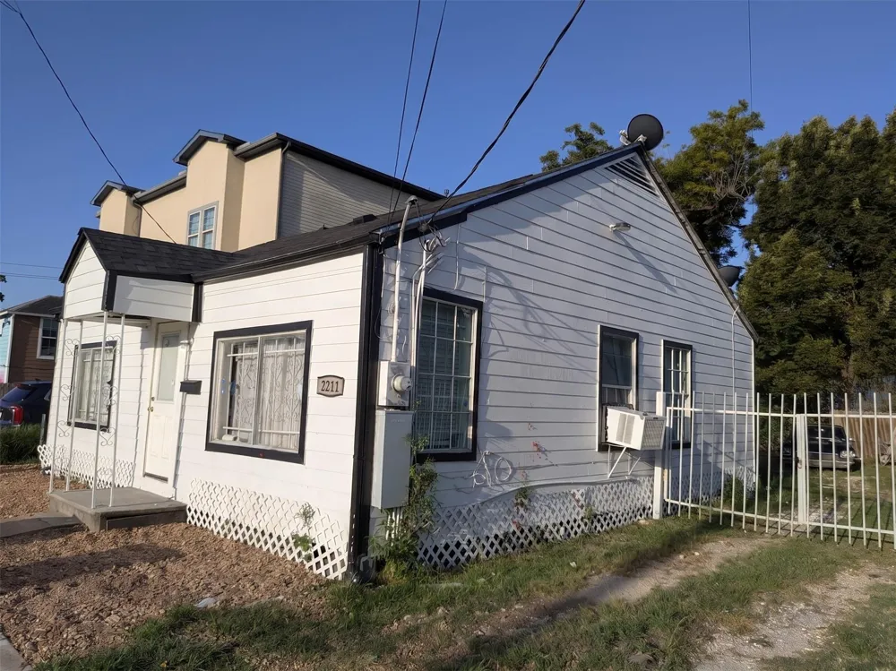 2211 Ella Boulevard Houston, TX 77008