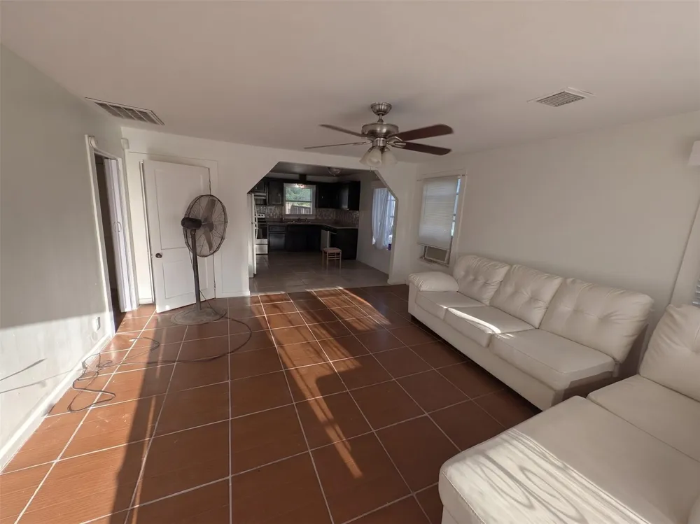 2211 Ella Boulevard Houston, TX 77008