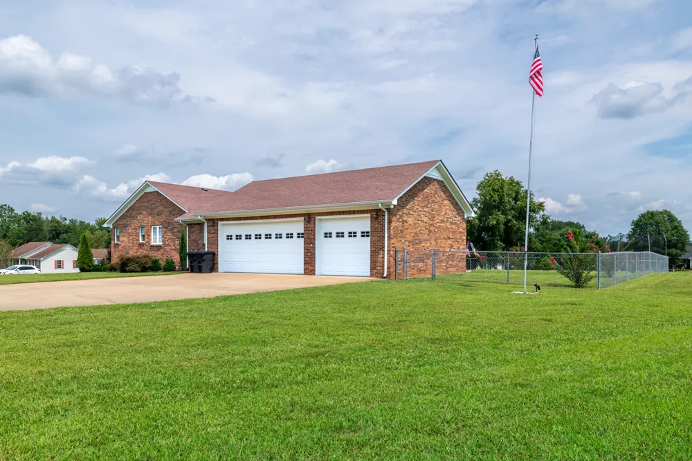 105 Monument Cir Summertown, TN 38483