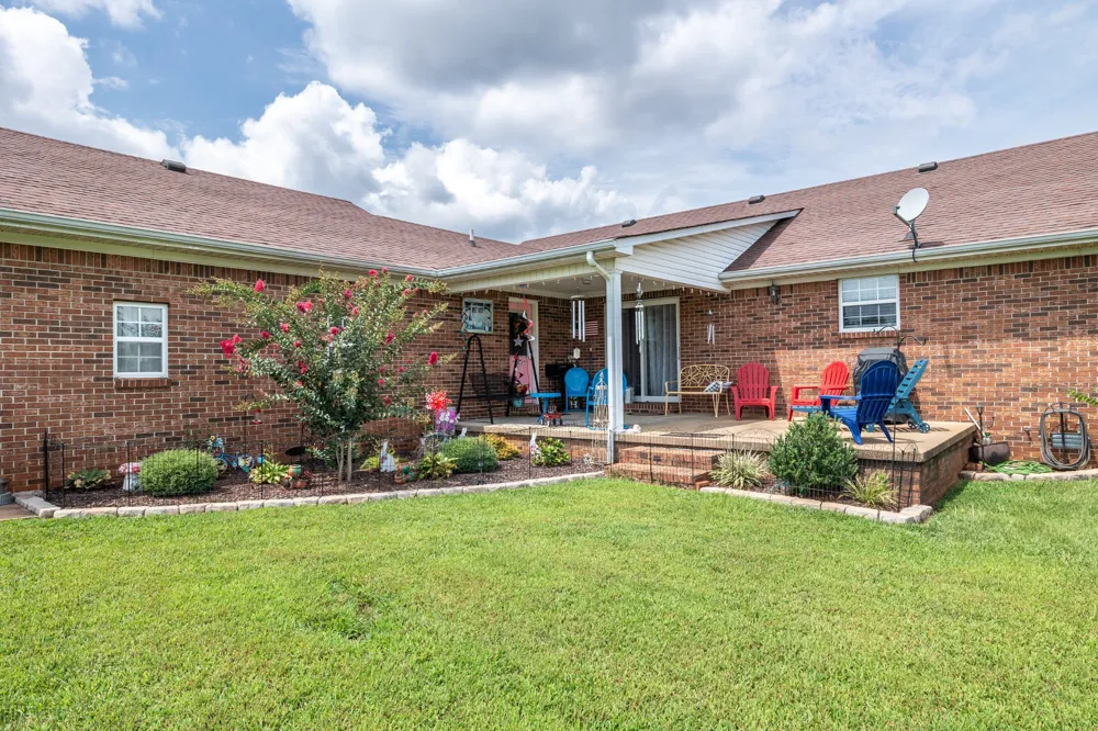 105 Monument Cir Summertown, TN 38483
