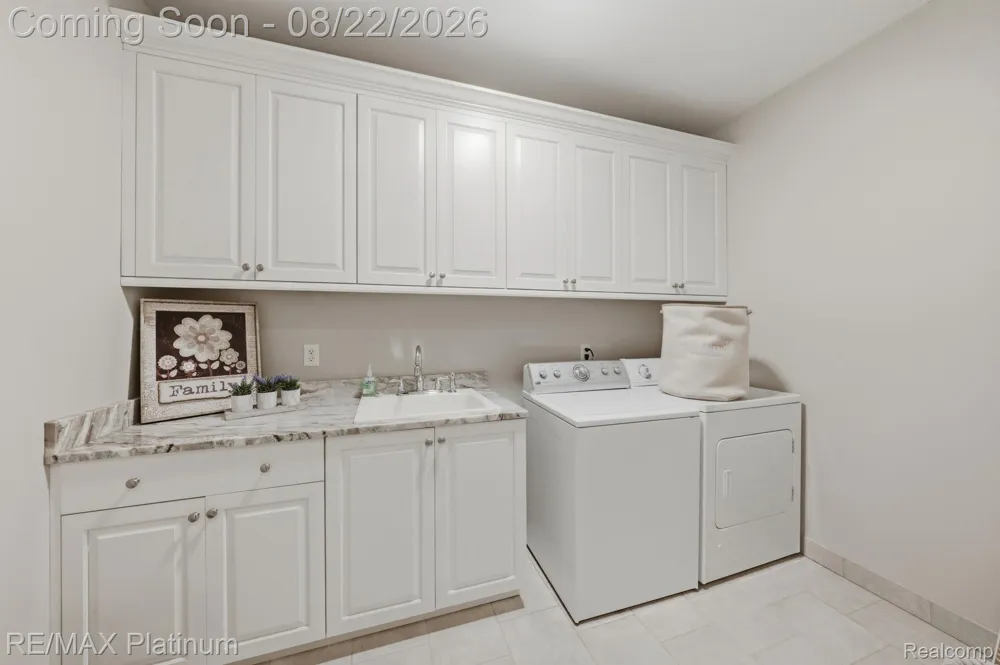 100 Fordney Place Howell Township, MI 48855