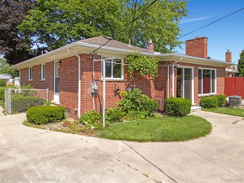 8936 Merriman Road Livonia City, MI 48150