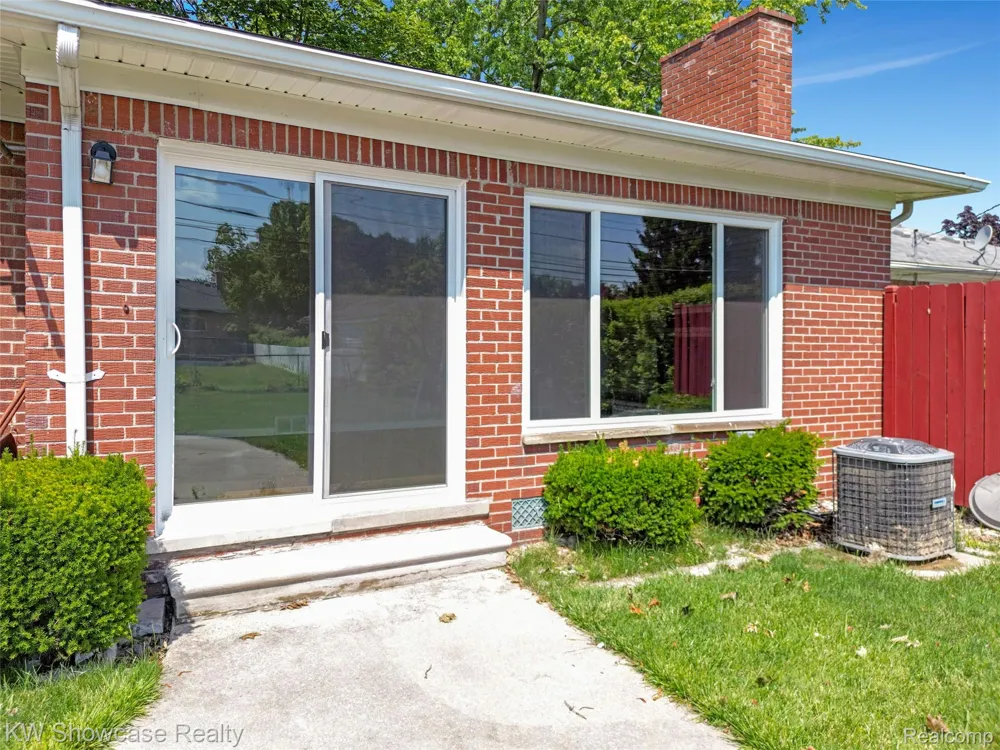 8936 Merriman Road Livonia City, MI 48150