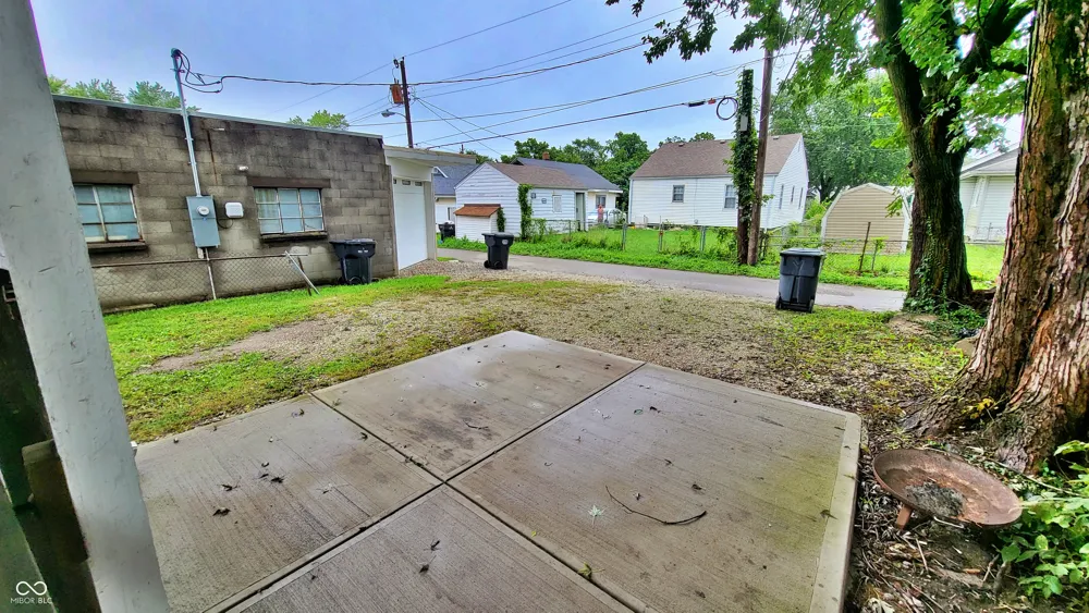 2462 Main Street Anderson, IN 46016