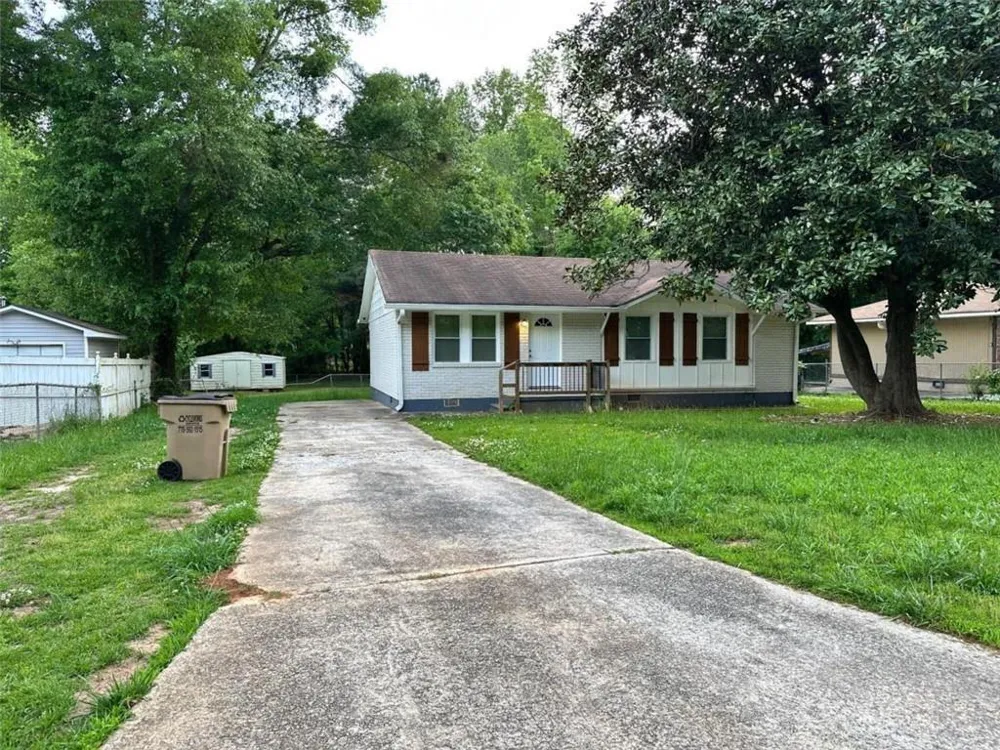 8153 Attleboro Drive Jonesboro, GA 30238