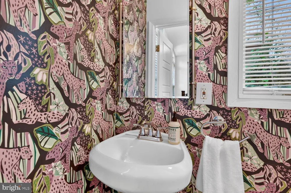 437 KENYON STREET NW Washington, DC 20010