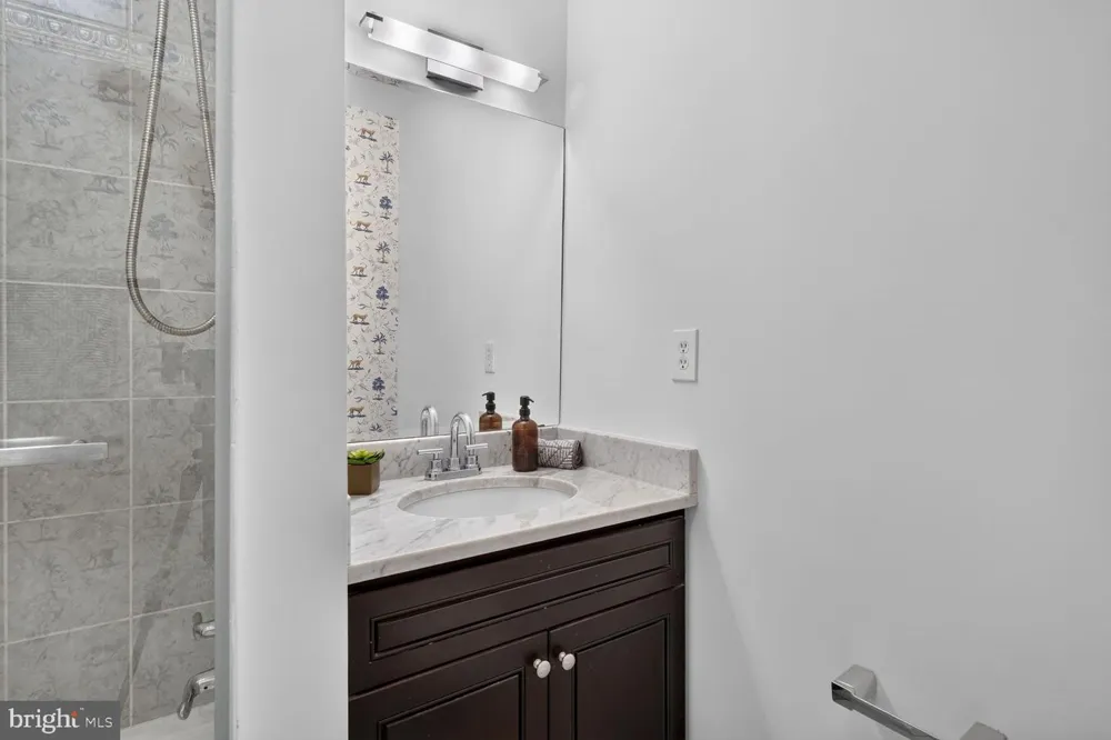 437 KENYON STREET NW Washington, DC 20010
