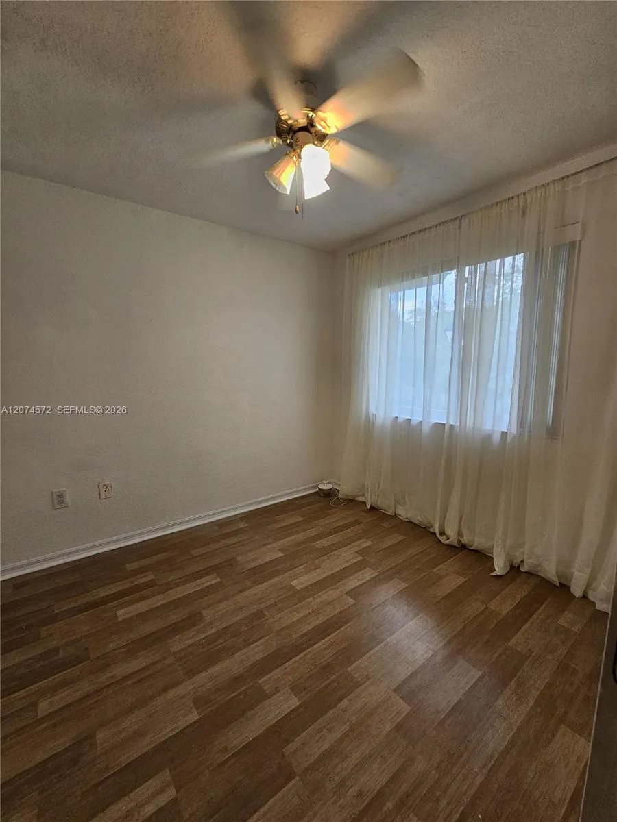 126 Hidden Ct Rd #27-D Hollywood, FL 33023
