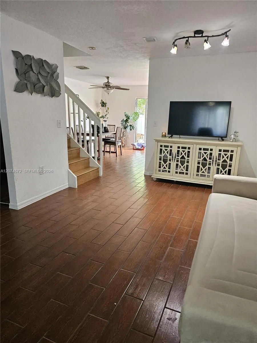 126 Hidden Ct Rd #27-D Hollywood, FL 33023