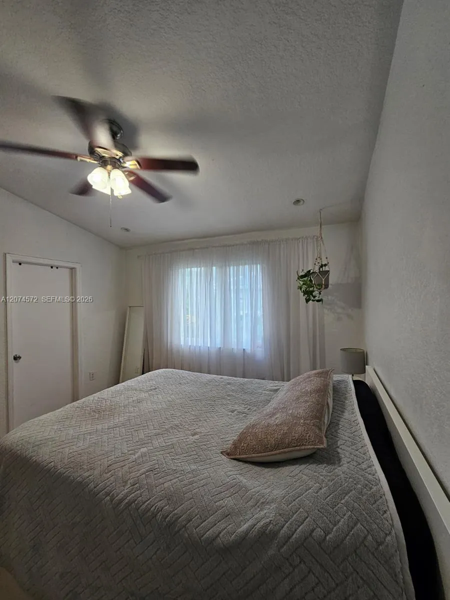 126 Hidden Ct Rd #27-D Hollywood, FL 33023