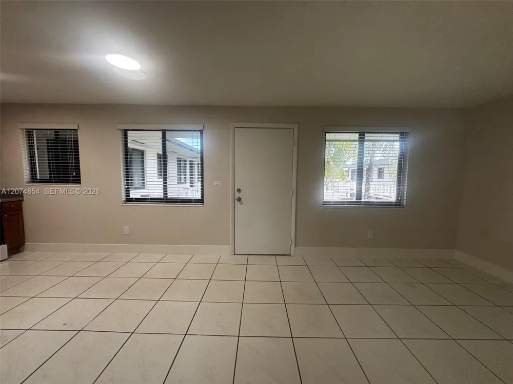 1345 W 28th St #17 Hialeah, FL 33010