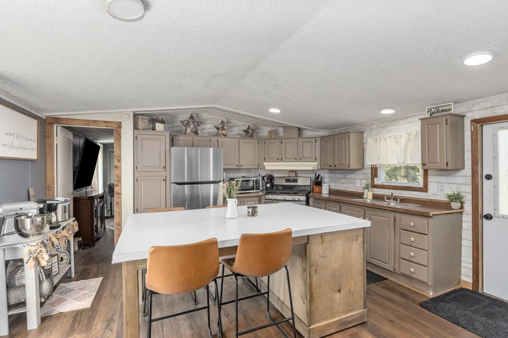 11847 E 7 Mile Road Dover Township, MI 49688