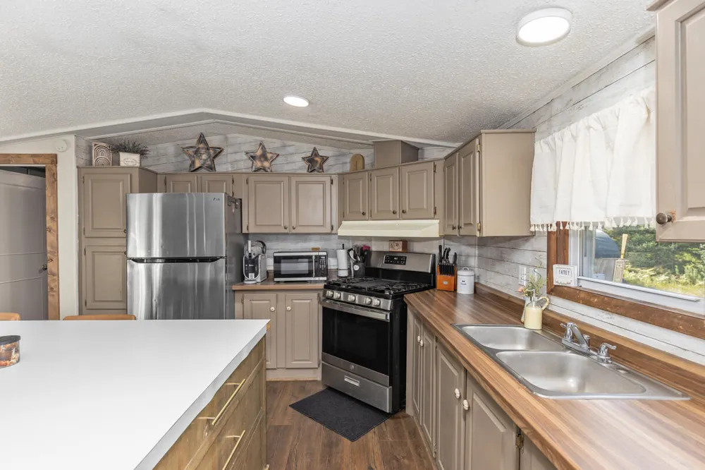 11847 E 7 Mile Road Dover Township, MI 49688