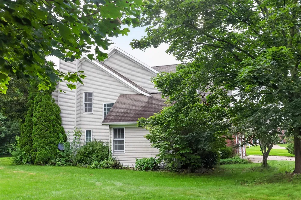 7521 Mac Arthur Lane Portage City, MI 49024