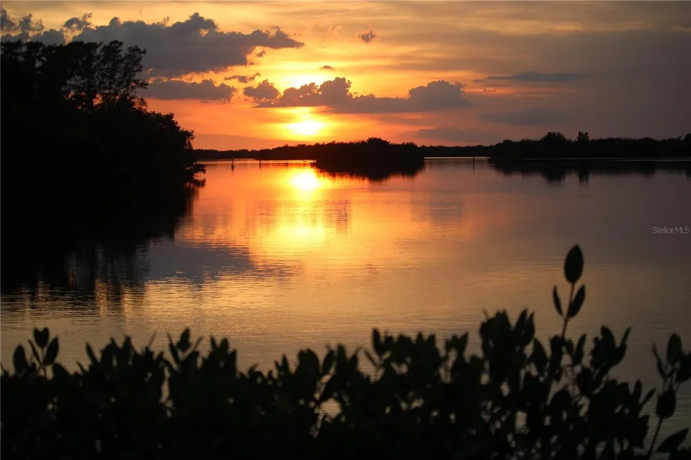 1230 S ORLANDO AVENUE Cocoa Beach, FL 32931