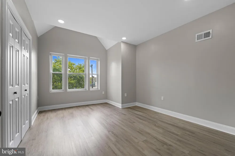 5820 12TH STREET Philadelphia, PA 19141
