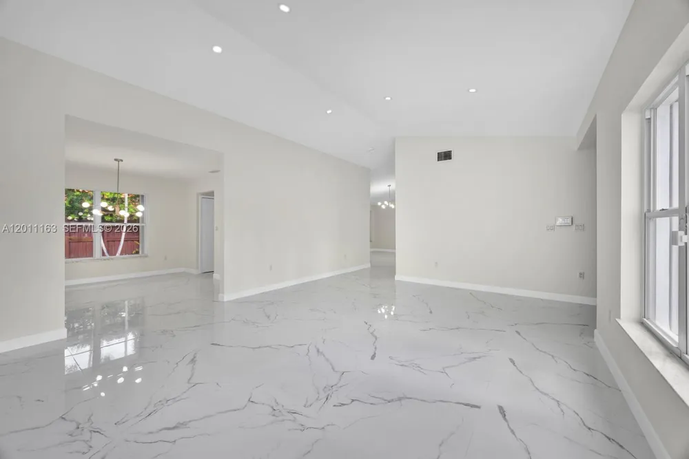 8503 SW 83rd St Miami, FL 33143