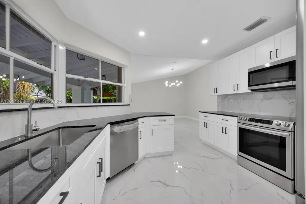 8503 SW 83rd St Miami, FL 33143