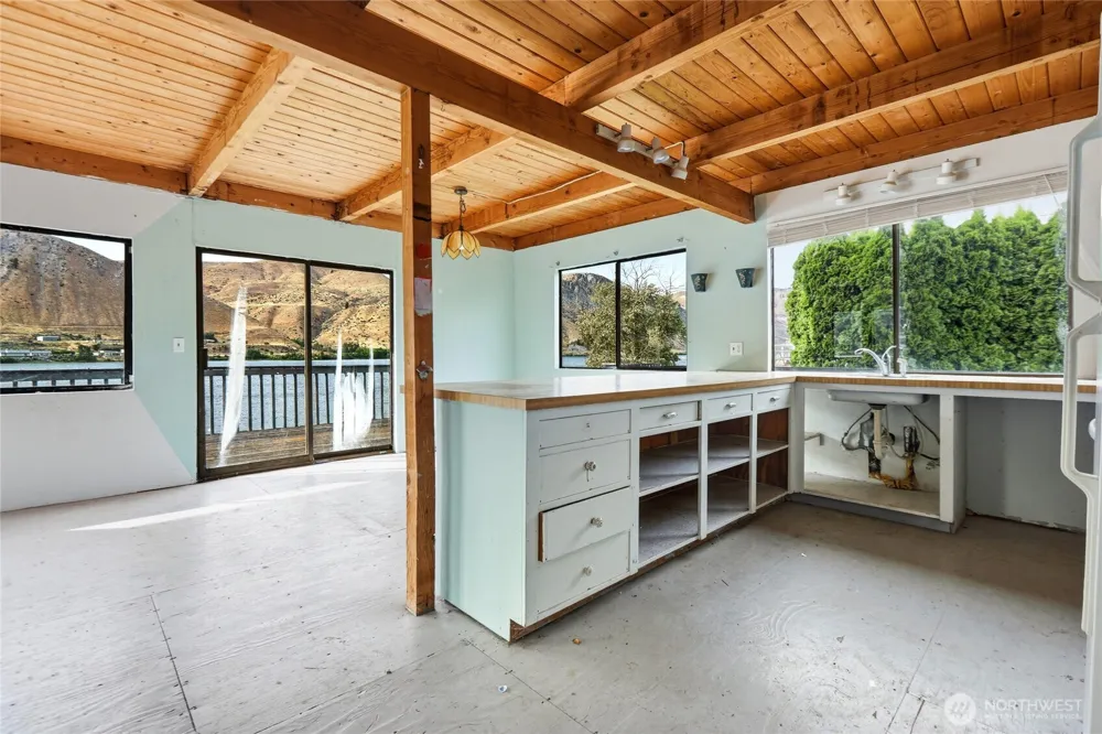 513 Riverview Drive Orondo, WA 98843
