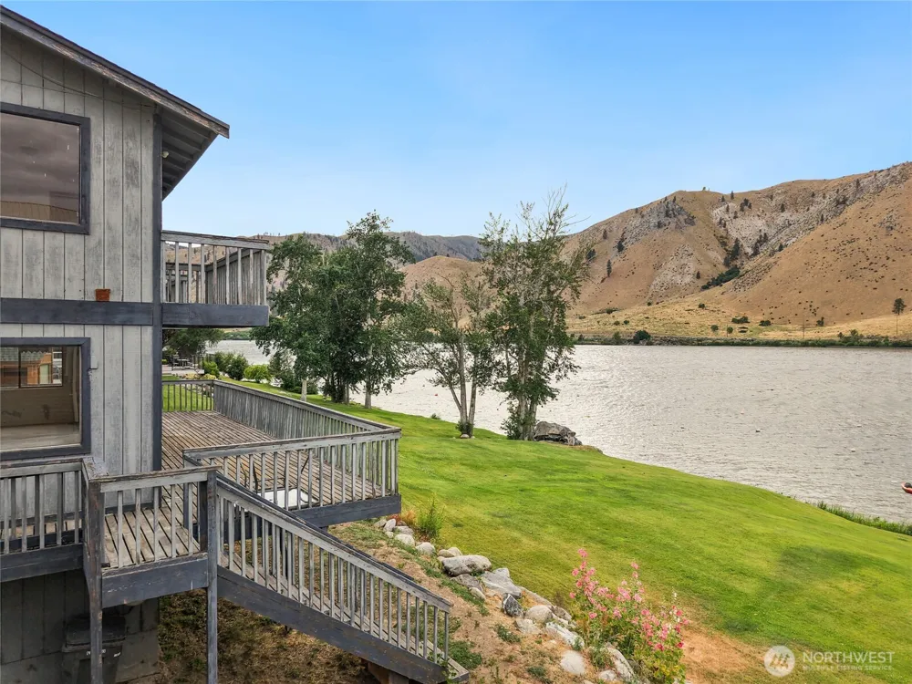 513 Riverview Drive Orondo, WA 98843