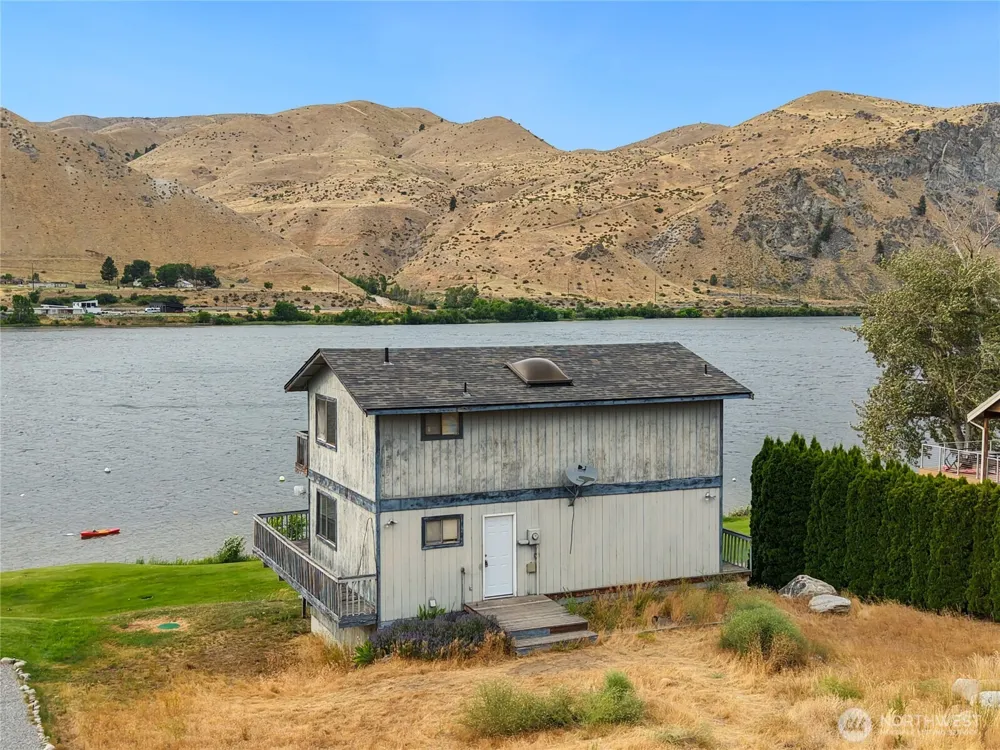 513 Riverview Drive Orondo, WA 98843