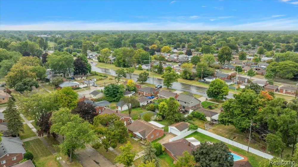 8641 Whitefield Street Dearborn Heights City, MI 48127