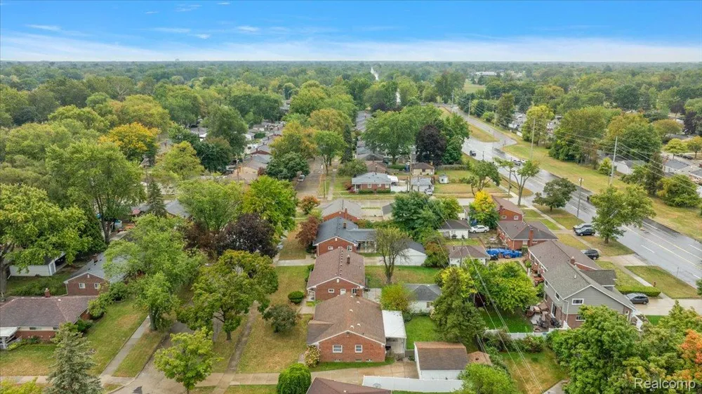 8641 Whitefield Street Dearborn Heights City, MI 48127
