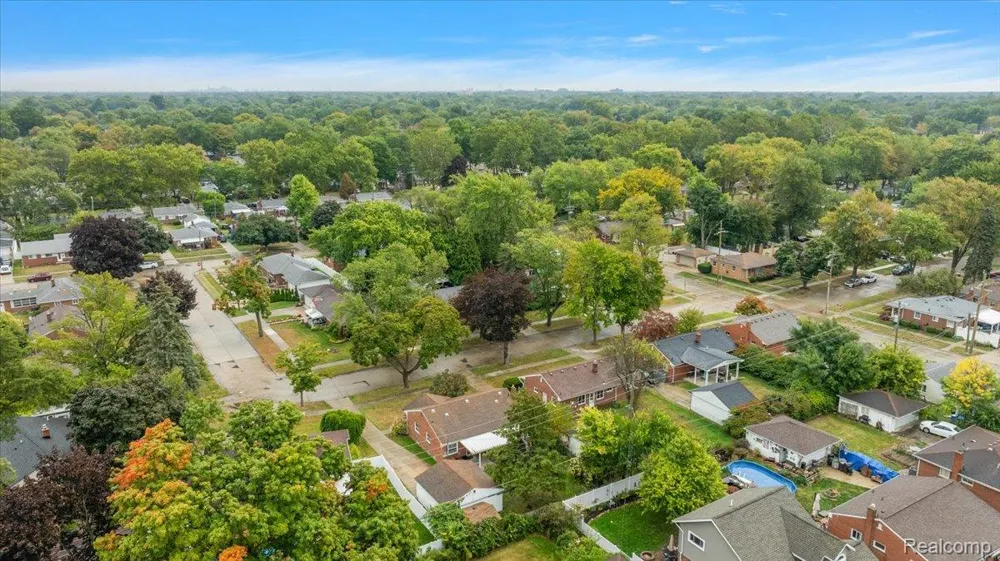 8641 Whitefield Street Dearborn Heights City, MI 48127