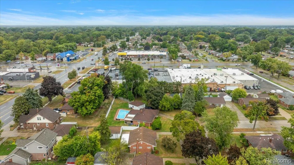 8641 Whitefield Street Dearborn Heights City, MI 48127