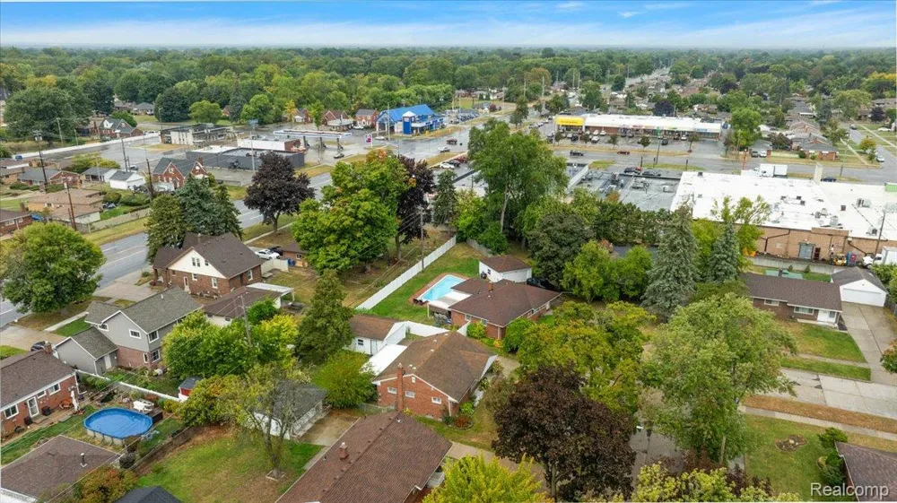 8641 Whitefield Street Dearborn Heights City, MI 48127
