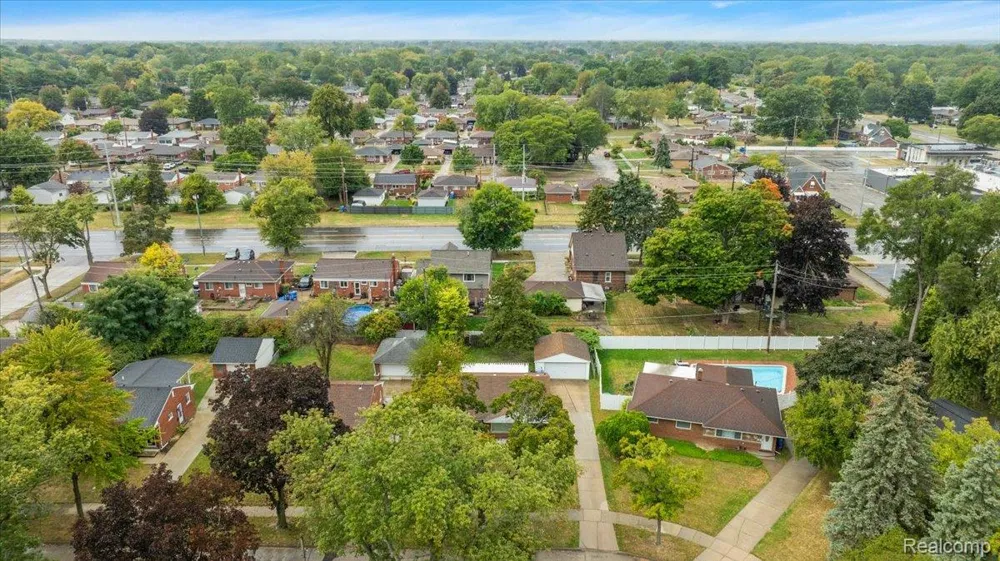 8641 Whitefield Street Dearborn Heights City, MI 48127
