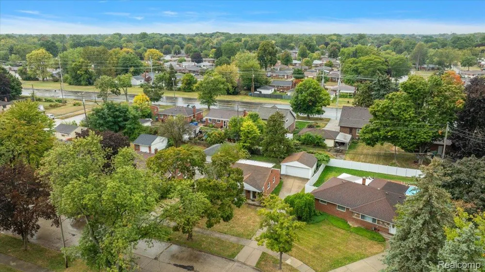 8641 Whitefield Street Dearborn Heights City, MI 48127