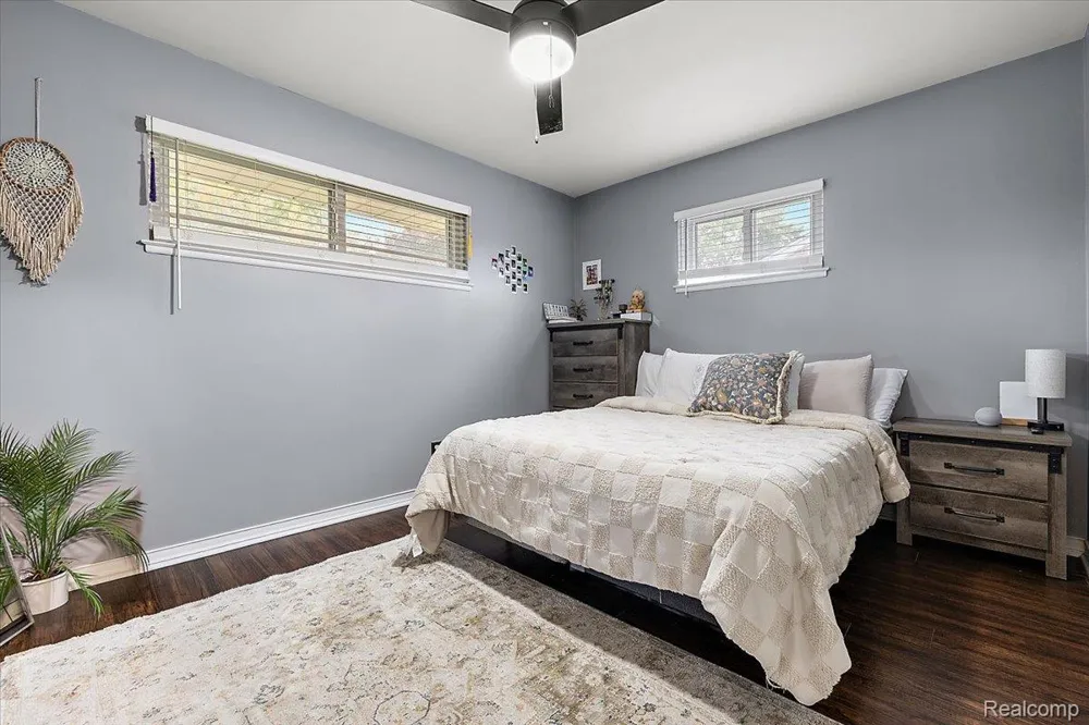 8641 Whitefield Street Dearborn Heights City, MI 48127