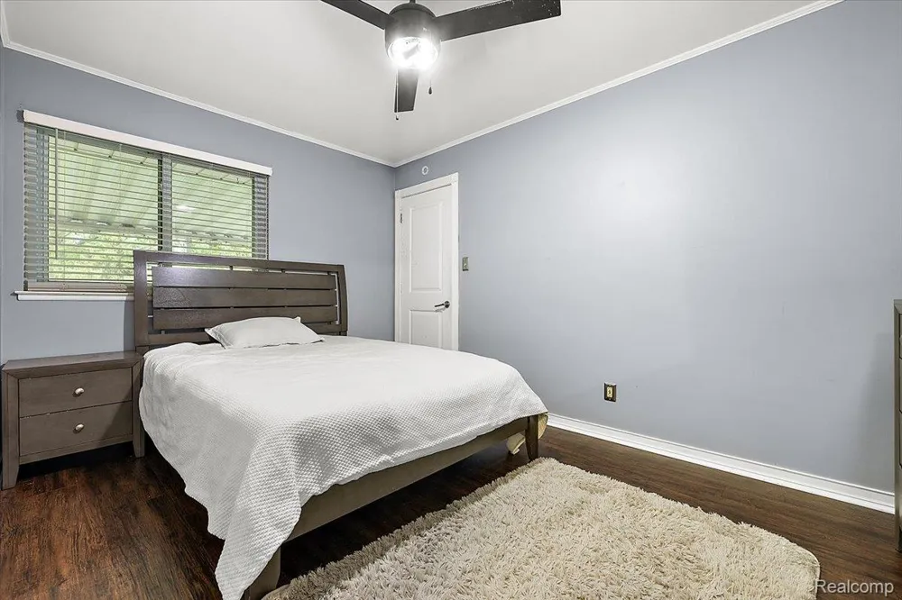 8641 Whitefield Street Dearborn Heights City, MI 48127