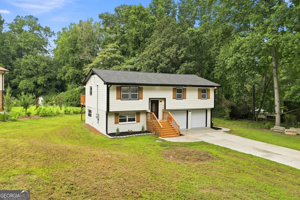 5827 Christopher LN Lithonia, GA 30058