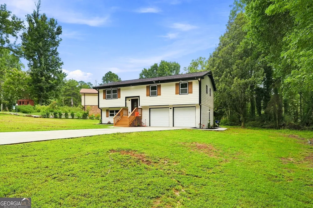 5827 Christopher LN Lithonia, GA 30058