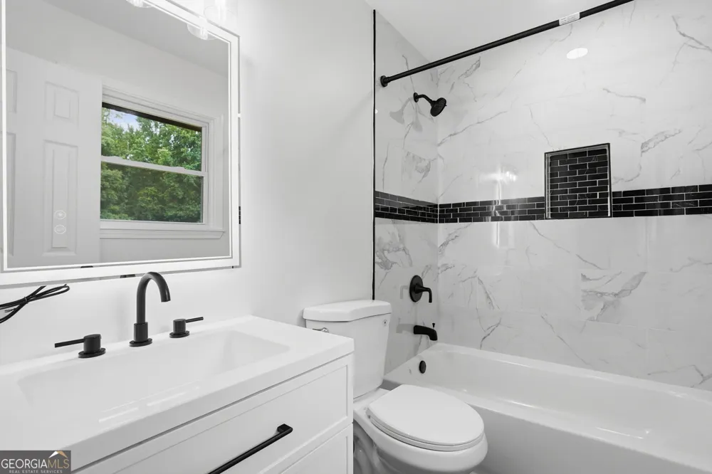5827 Christopher LN Lithonia, GA 30058