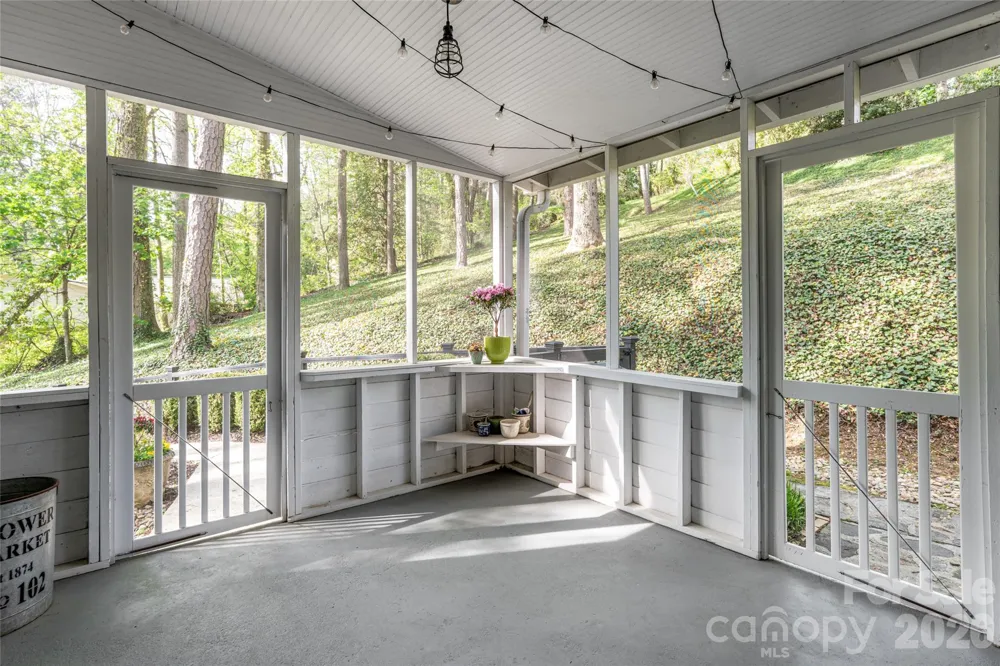 114 Cambridge Road Asheville, NC 28804