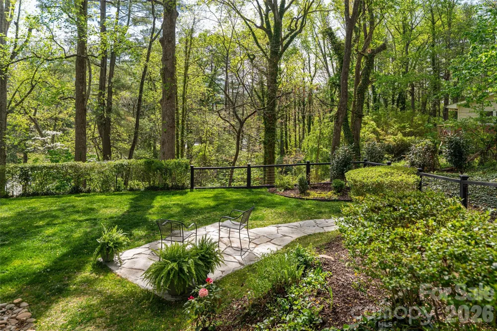 114 Cambridge Road Asheville, NC 28804