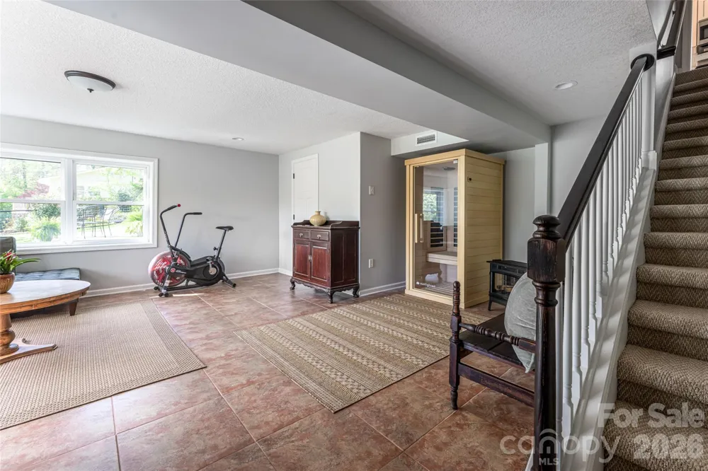114 Cambridge Road Asheville, NC 28804