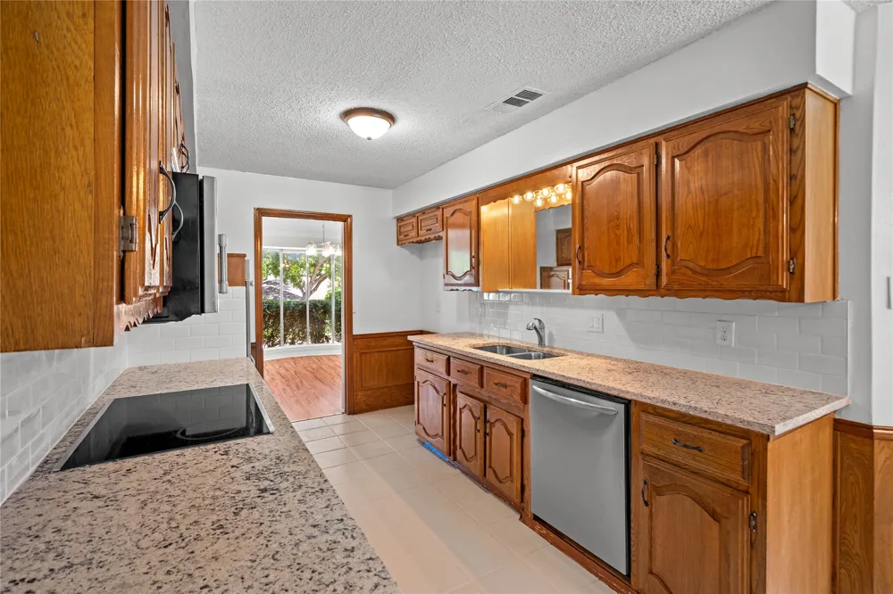1315 Winding Brook Drive DeSoto, TX 75115