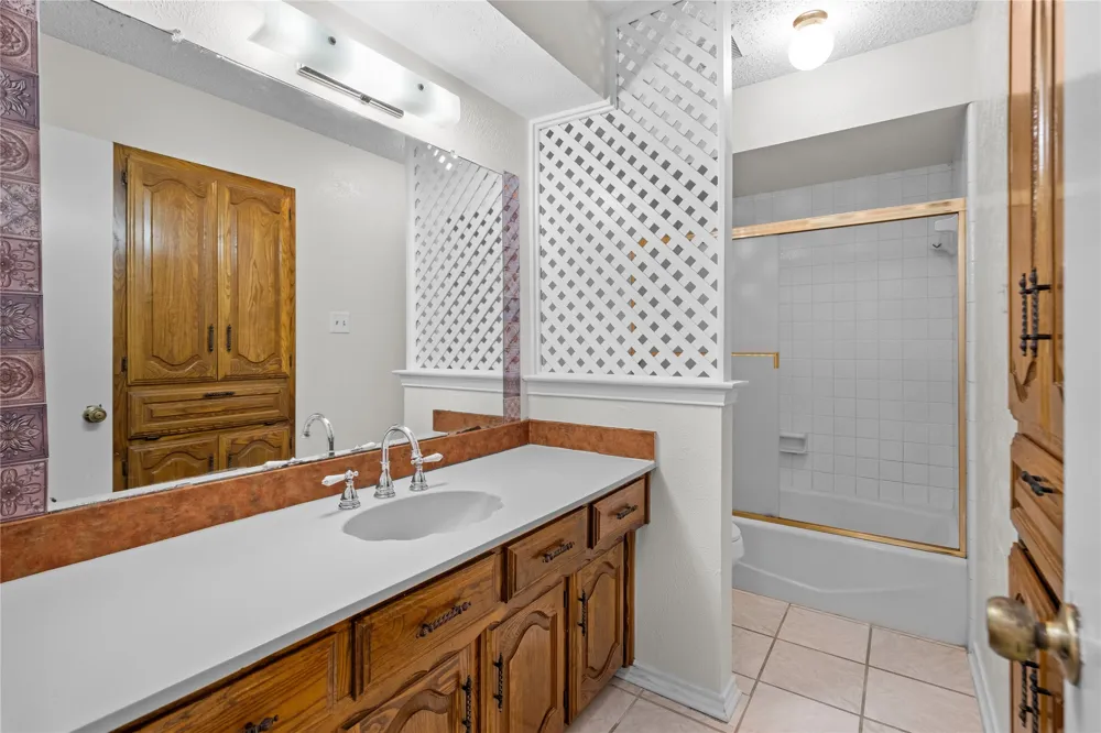 1315 Winding Brook Drive DeSoto, TX 75115